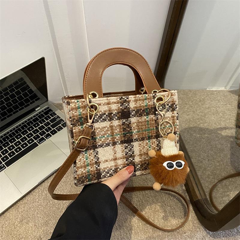 Fashionable Small Bag for Women In Autumn and Winter Versatile New Fashionable One-shoulder Crossbody Bag for Women In Handheld Concubine Bag