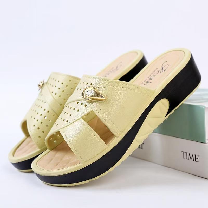 Women's Summer New Open Toe Flat Sole Slippers Thick Sole Non Slip Lightweight Home Slippers Outdoor Waterproof Slippers Sandals