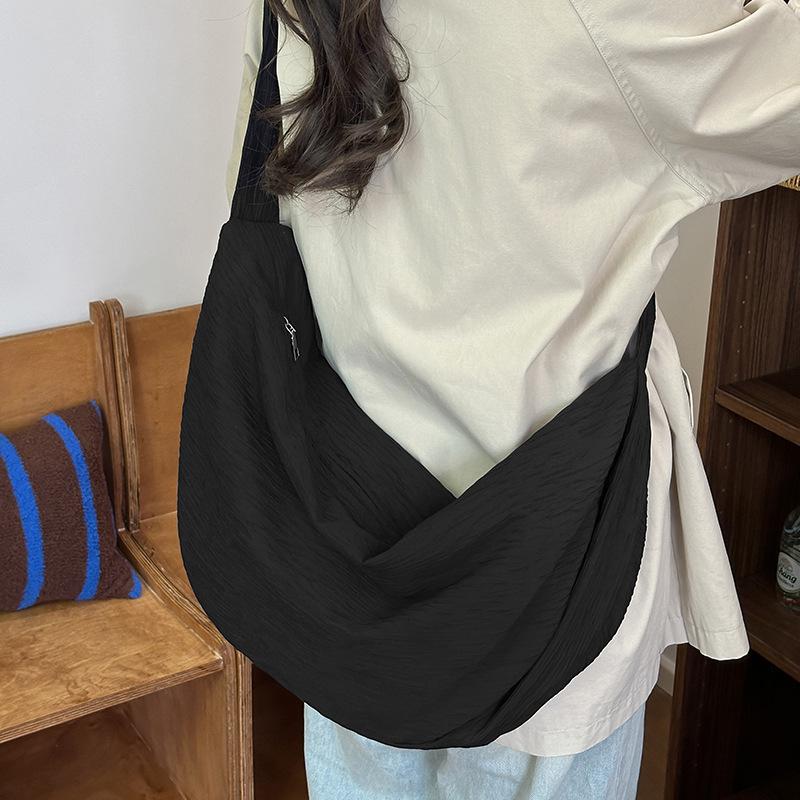 Solid color simple large capacity 2025 new dumpling bag casual and beautiful personality simple shoulder bag messenger bag
