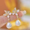 Explosive light luxury earrings, fashionable and elegant imitation pearl jewelry, design dripping oil flower earrings
