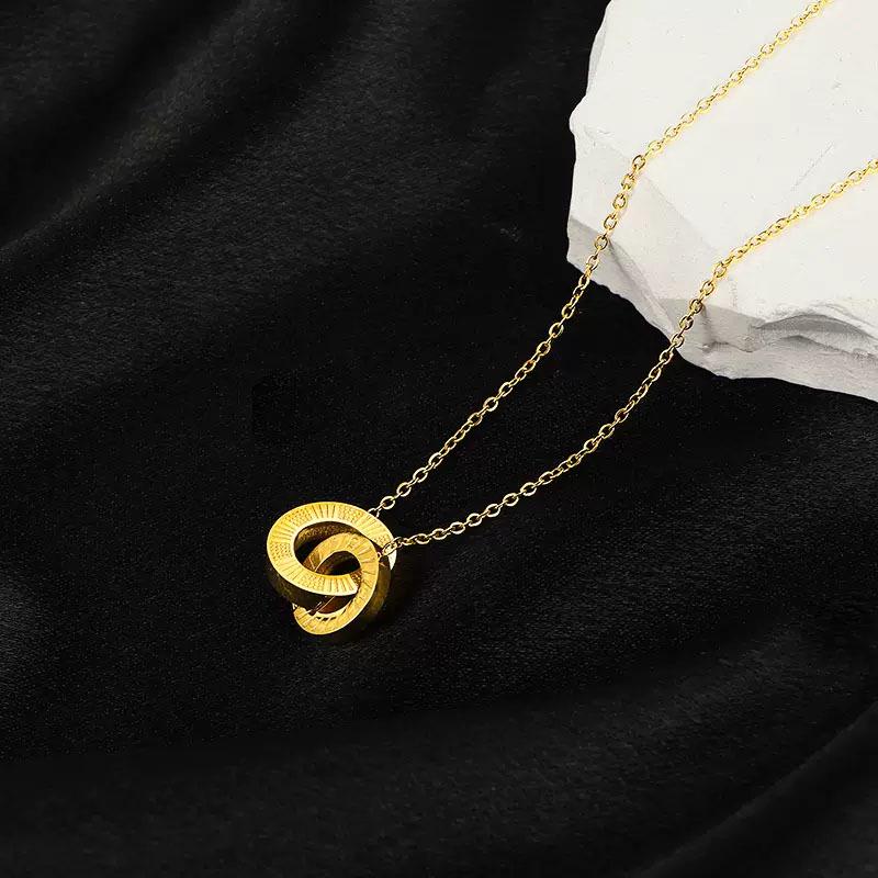 Elegant Titanium Steel Interlocking Necklace – Summer Luxury Clavicle Chain for Women, Versatile Celebrity-Inspired Accessory