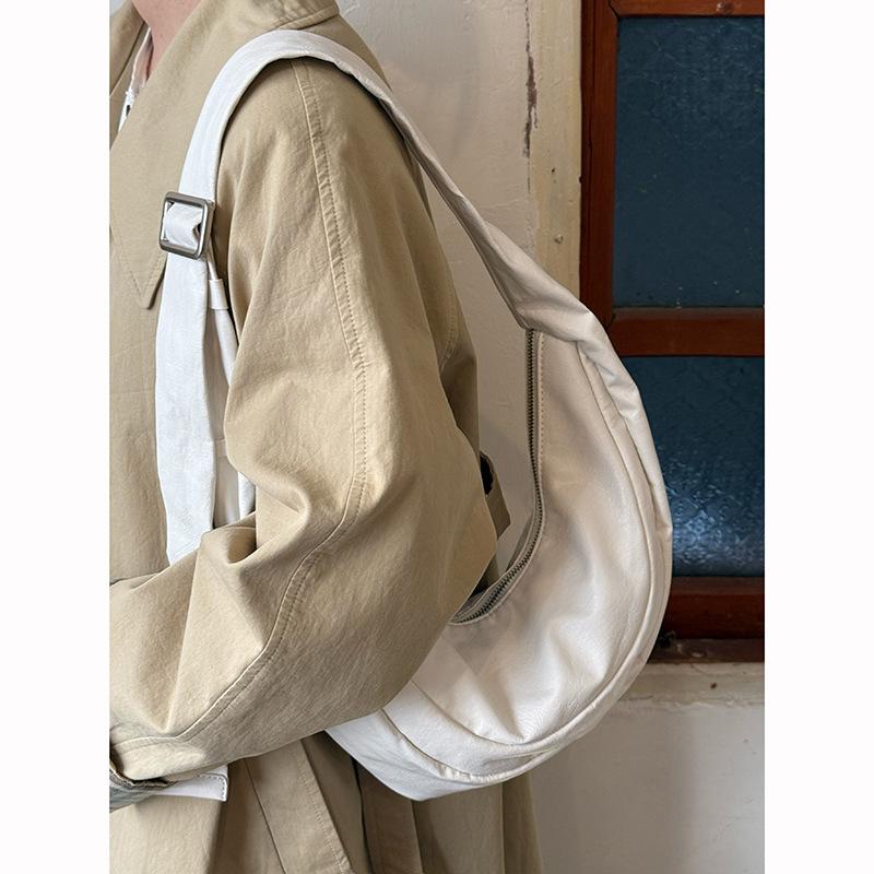 Large Capacity Retro Soft Leather Pleated Dumpling Bag Women's New High-end Fashion Versatile Single Shoulder Messenger Bag Horn