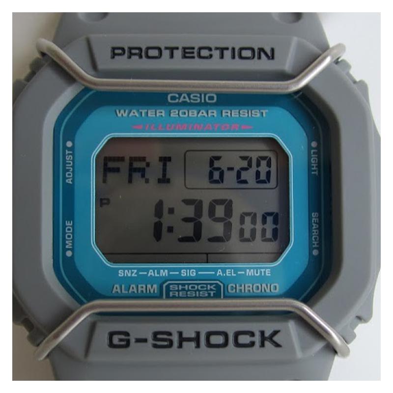 Casio G-SQUAD series classic series trendy street small square electronic fluorescent lighting waterproof and shockproof movement quartz DW-D5600P-8