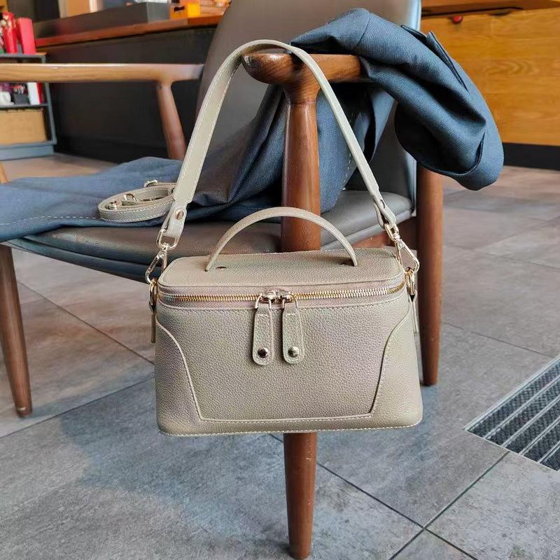 25 New Style Real Leather Women's Bag TC Top Layer Cowhide Metal Buckle Decoration Color Fashion Retro Handheld  Shoulder Bag