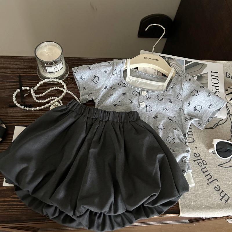 

Korean Summer Kids Clothing: Girls KT Cat Print Two-Piece Set - Short-Sleeve T-Shirt and Bloomers 140 cm