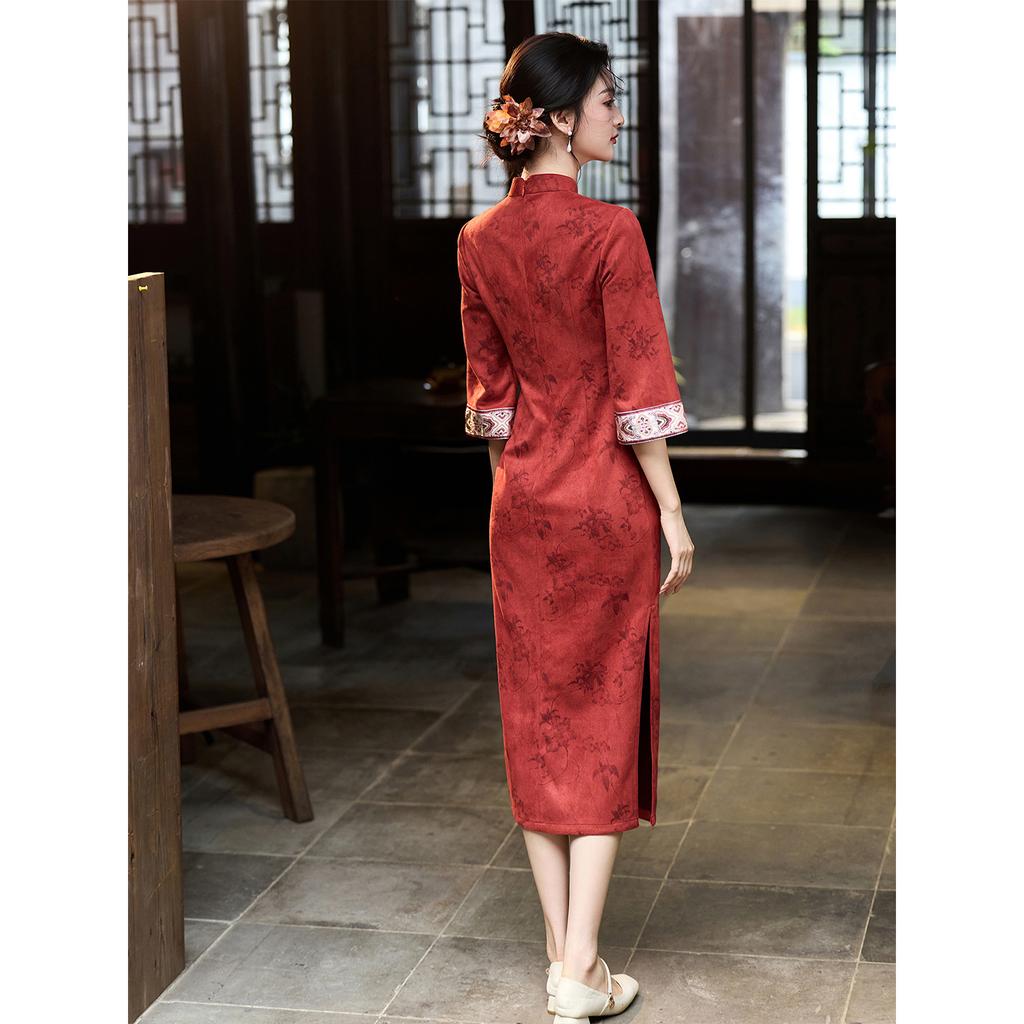 New Chinese-style red long cheongsam women's 1011 new autumn engagement toasting clothes temperament daily wearable high-end sense
