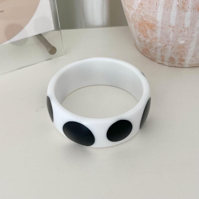 1Pcs European American Cross Border New Black White Spot Symmetrical High Grade Resin Bracelet Retro Fashion Luxury Round