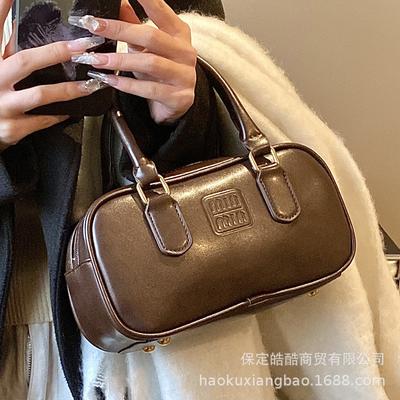 Premium Sense Retro Small Bag Women 2025 New Autumn and Winter Popular Versatile Messenger Bag Super Fire Portable Bowling Bag