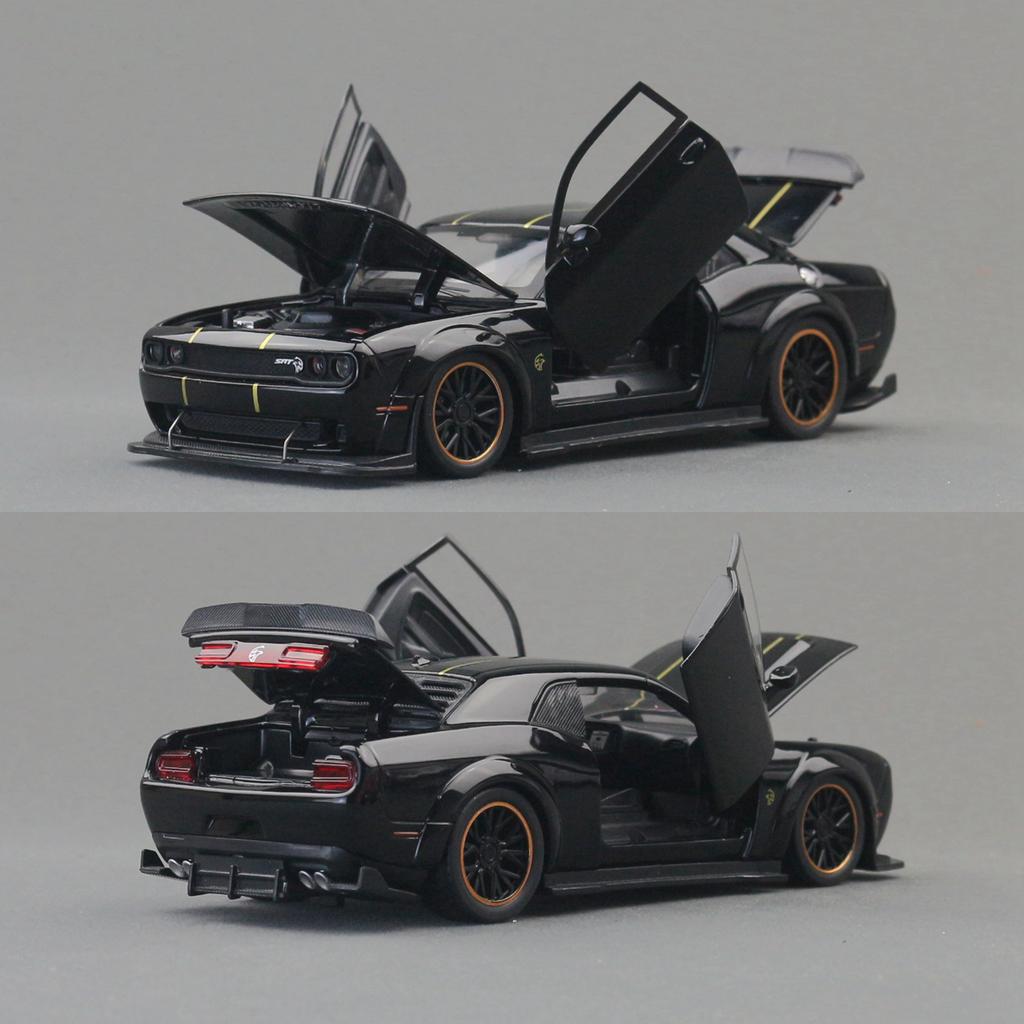 1/32 Scale Dodge Challenger SRT Hellcat Toy Car for Children Super Sport Model Diecast Vehicle Miniature Sound & Light Collection Gift