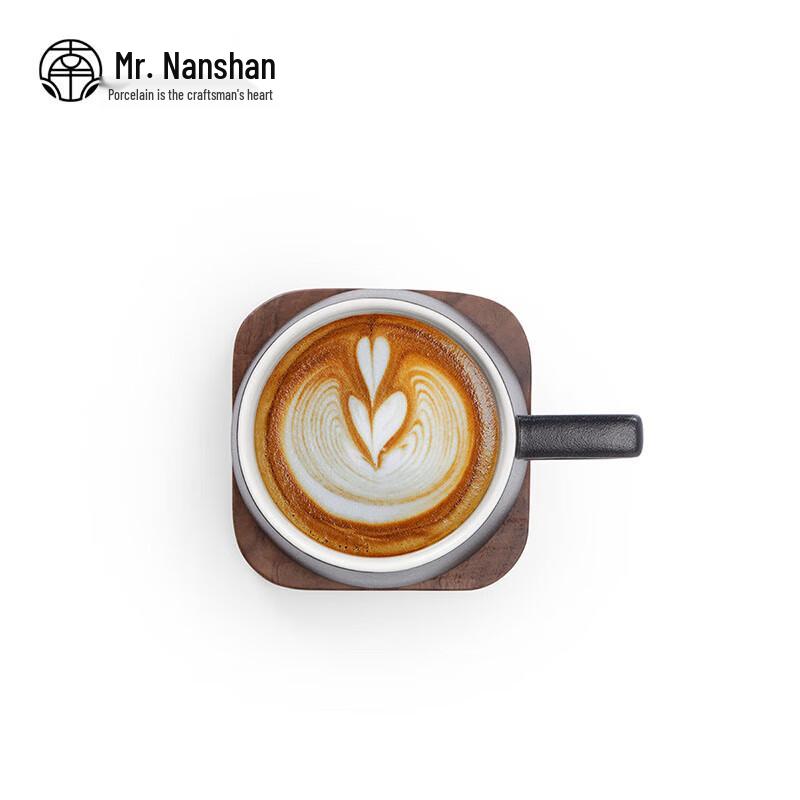 Herr Nanshan. Kaffeetassenset im europäischen Stil