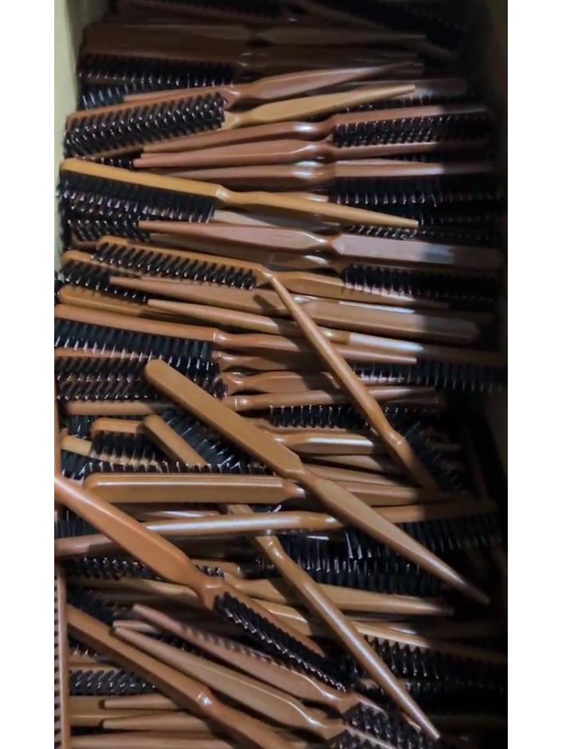 

Парикмахерская расческа: Трехрядная деревянная расческа с щетиной для визажистов и фотографов