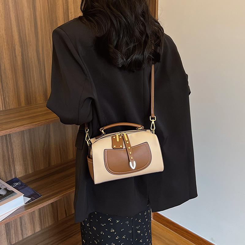 Bag Women's New Shoulder Messenger Bag Versatile Portable Small Square Bag