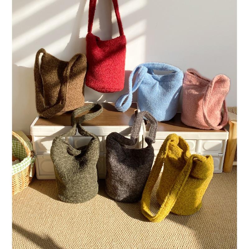 Autumn and Winter Soft Waxy Plush Bucket Bag Retro Versatile Messenger Bag Simplicity Large Capacity Shoulder Bag Women
