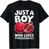 Nur ein Junge, der Granatäpfel liebt Lustiges T-Shirt für Obstliebhaber