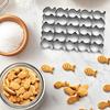 Backform aus Edelstahl in Fischform Wiederverwendbar Antihaft Fondant Ausstecher Mini 25 Mulden Goldfisch Keks Ausstecher Küche