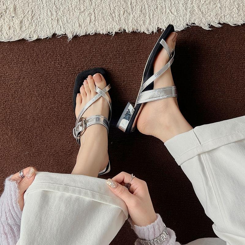Mode NEU Sommer Damen Hausschuhe Eckige Zehenpartie Niedriger Absatz Schuh Spaltleder Schuhe für Damen Gekreuzter Riemen Schnalle Damen Sandalen Zehentrenner