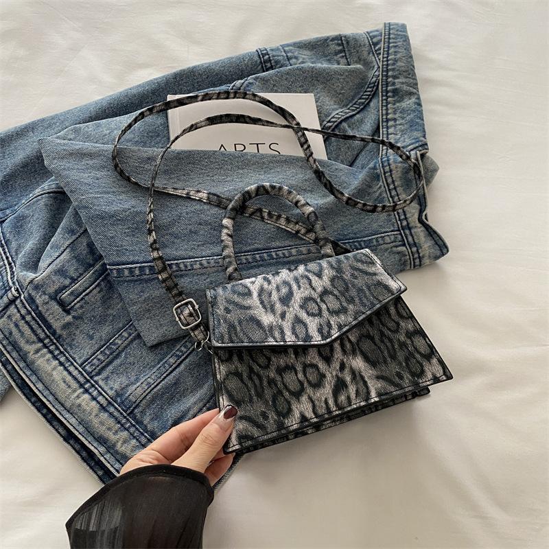 

Легкая роскошная сумка-мессенджер Niche Design, высококачественная сумка-мессенджер с леопардовым принтом, женская модная универсальная сумка для поездок на работу, маленькая квадратная сумка чёрный