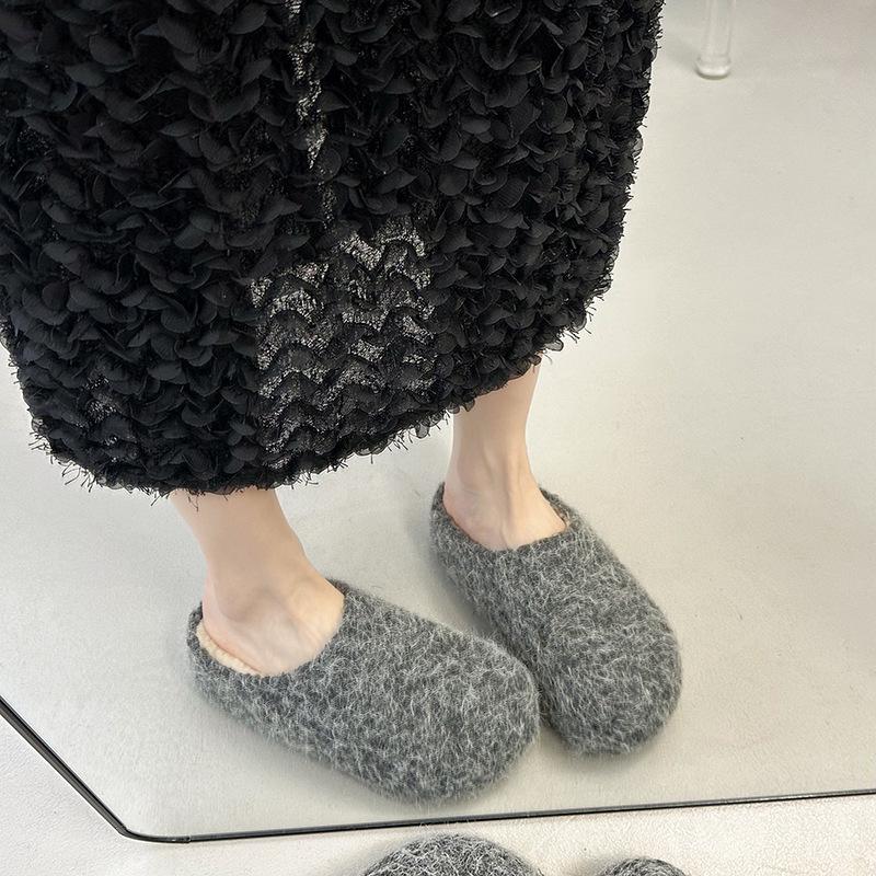 Retro niche evening wind woolen bag head half slippers women wear lazy people pedal thick-soled Mao Mao Boken shoes