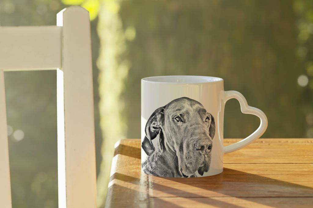 Deutsche Dogge I - Tasse mit Hund, entzückende Tasse mit herzförmigem Henkel, universelles Geschenk von der Marke Art-Dog