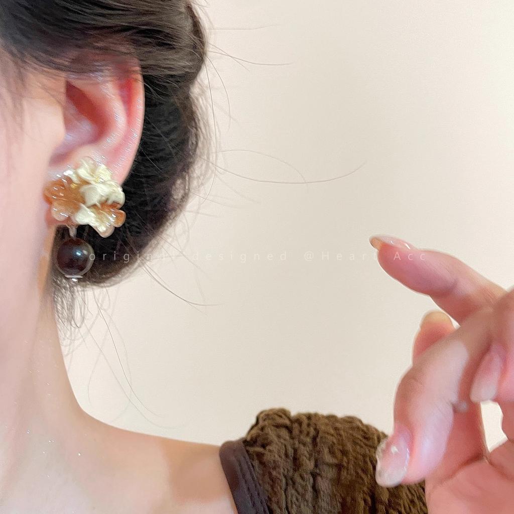 New Chinese retro smudged flower earrings women's autumn and winter temperament advanced stud earrings Hong Kong style atmosphere earrings