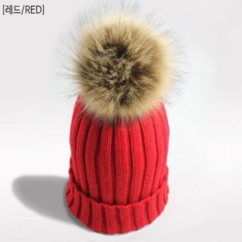 10 Women's Pom-Pom Knit Beanies for Everyday Use