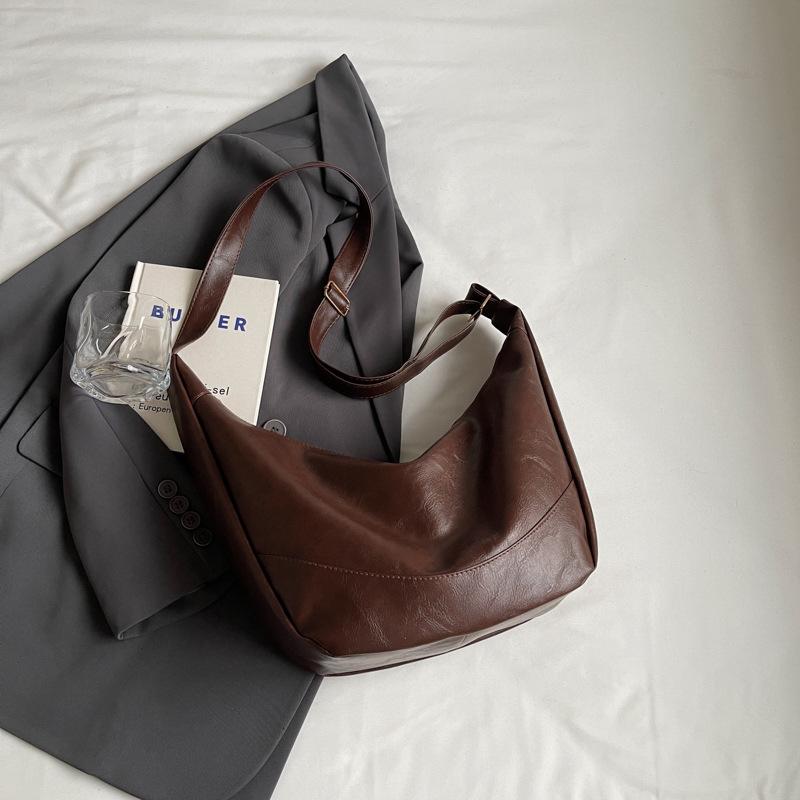 

Bag Women s messenger bag New autumn and winter large-capacity versatile niche high-end retro shoulder dumpling bag темно-коричневого кольору