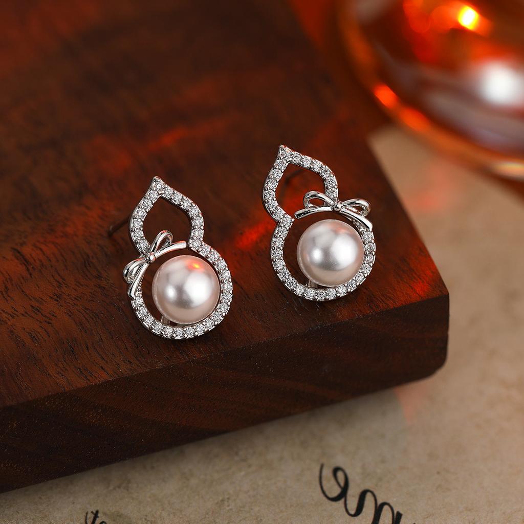 Premium Pearl Stud Earrings S925 Silver Needle Elegant Exquisite Earrings Retro Temperament Versatile Earrings