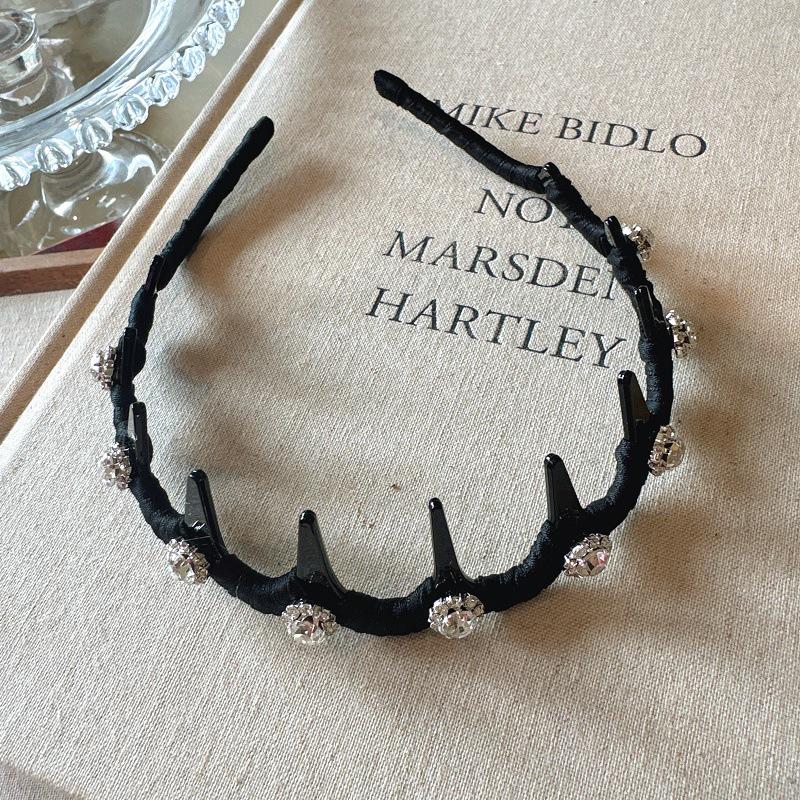 

Двусторонний ободок для волос «Жемчужная волна» со стразами и зубчиками – Модный и универсальный аксессуар для волос