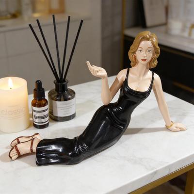 Decoración para el hogar
– Estatuillas