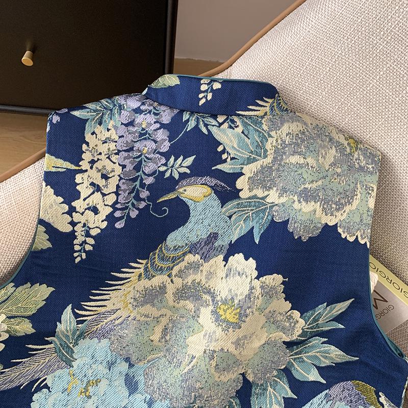 Elegant Hanfu-Style Vest with Embroidered Frog Buttons and Jacquard Brocade