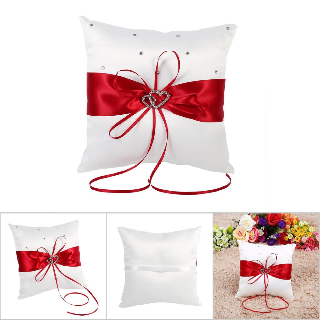 Svatební Polštářek pro Nositele Prstenů s Mašlí a Dvojitými Srdci   (Bílý)