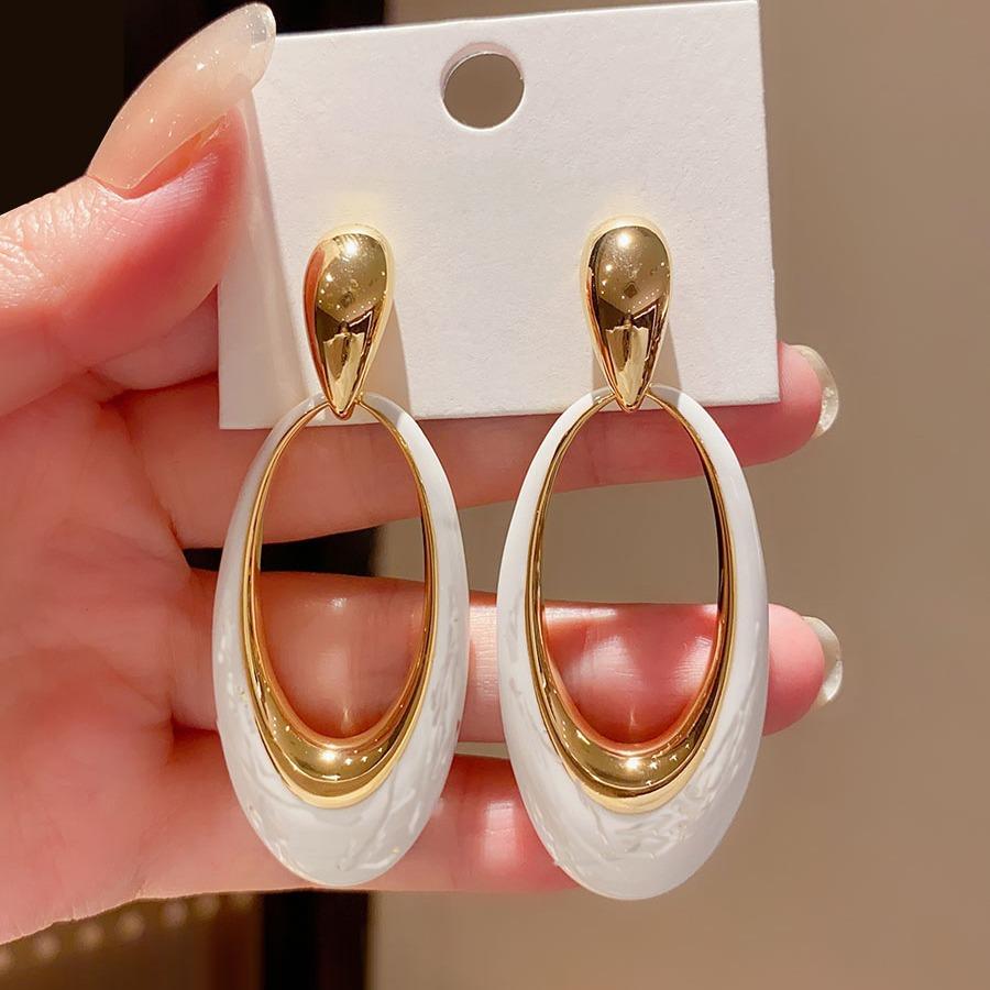 New Geometric Hollow Exaggerated Large Earrings with High-end and Niche Design, Cold and Exquisite Earrings