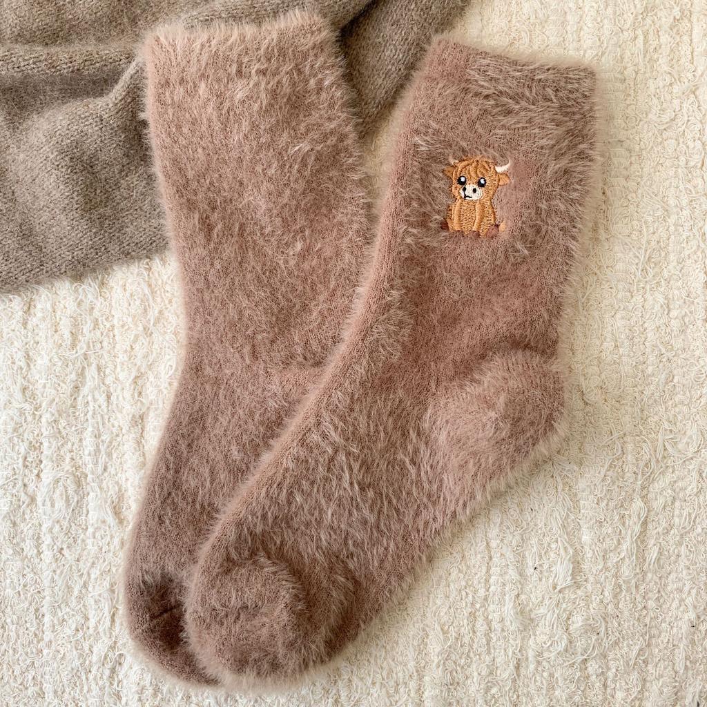 10-1 pairs Autumn and Winter Coffee Colored Cartoon Cow Embroidery Women's Socks with Thick Velvet and Warm Socks for Home Flooring, Mid Tube Socks