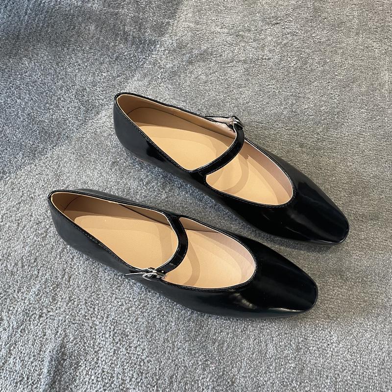 Neue silberne spitze leichte Mund Ein-Wort Einzel-Schuhe Damen flacher Absatz Leder Mary Jane Schuhe