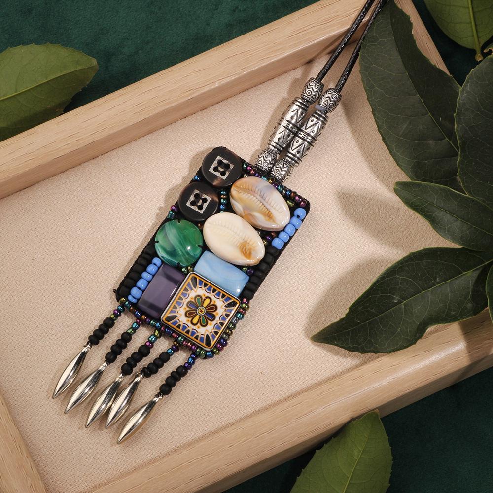 

Богемское этническое кожаное ожерелье с кисточкой