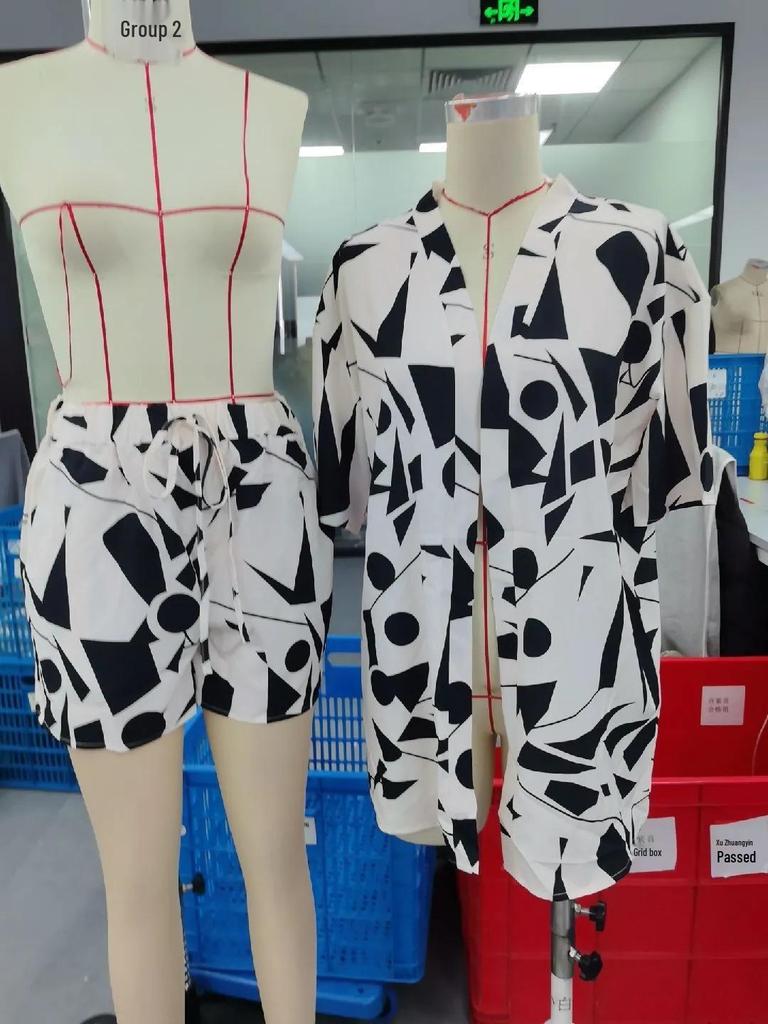 2025 Elegant Semestertryck Tvådelat Set: Kortärmad Skjorta & Högmidjade Knytshorts