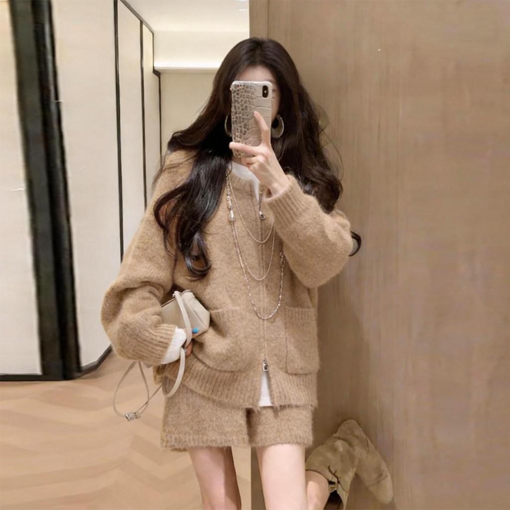 Women's French Retro Khaki Sweater Cardigan & Knit Shorts Set - Zipper Jacket Style for Autumn/Winter Casual Fashion.