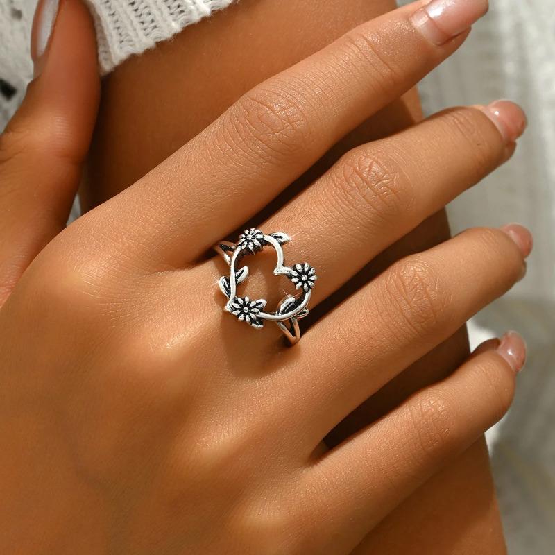 Fashion S925 Sterling Silver Antique Silver Heart-shaped Carved Flower Ring for Women Wedding Engagement  Gift