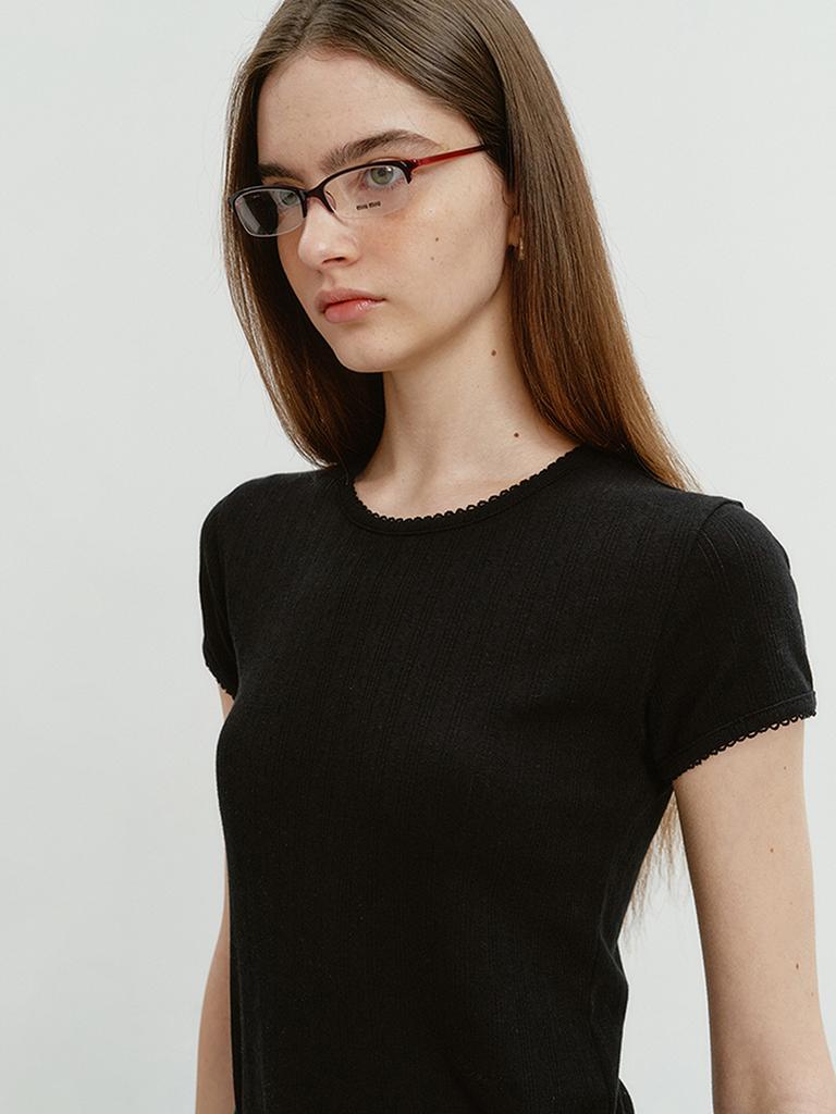 Deonseuteu Essential Slim-Fit Crochet Top Black_Udts4B224Bk