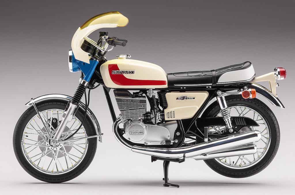 Hasegawa Kamen Rider Takeshi Motorcycle Suzuki GT380 B Scale Plastic Model Kit SP377 Hongo's 1/12