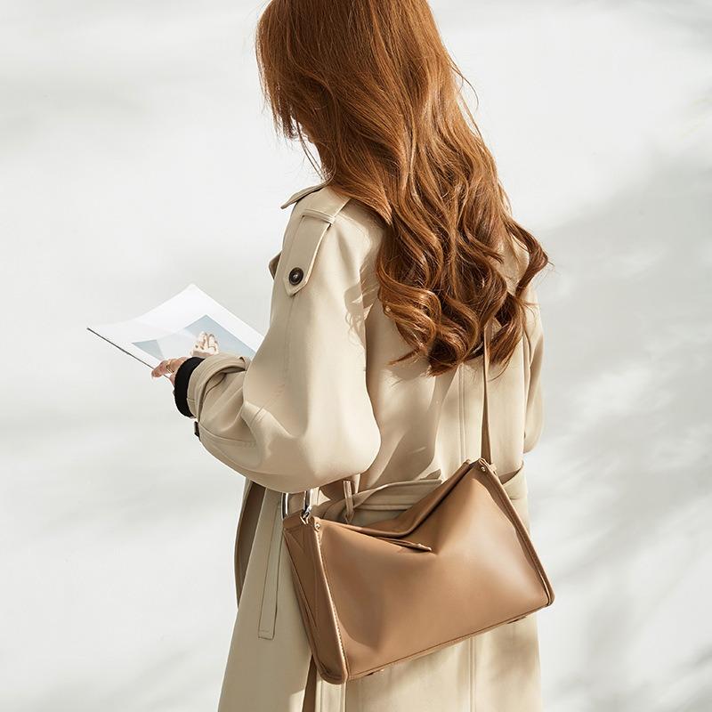 New large-capacity versatile shoulder messenger bag temperament casual portable women's bag solid color simple pillow bag trendy