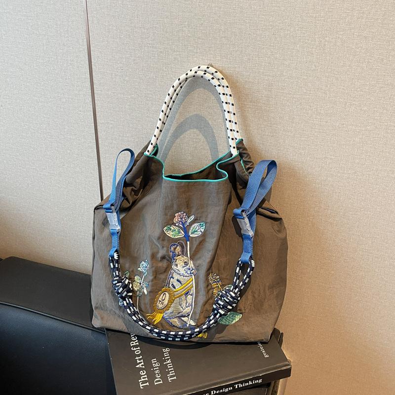 

Lazy wind new large-capacity bag women s summer versatile college student class tote bag серый