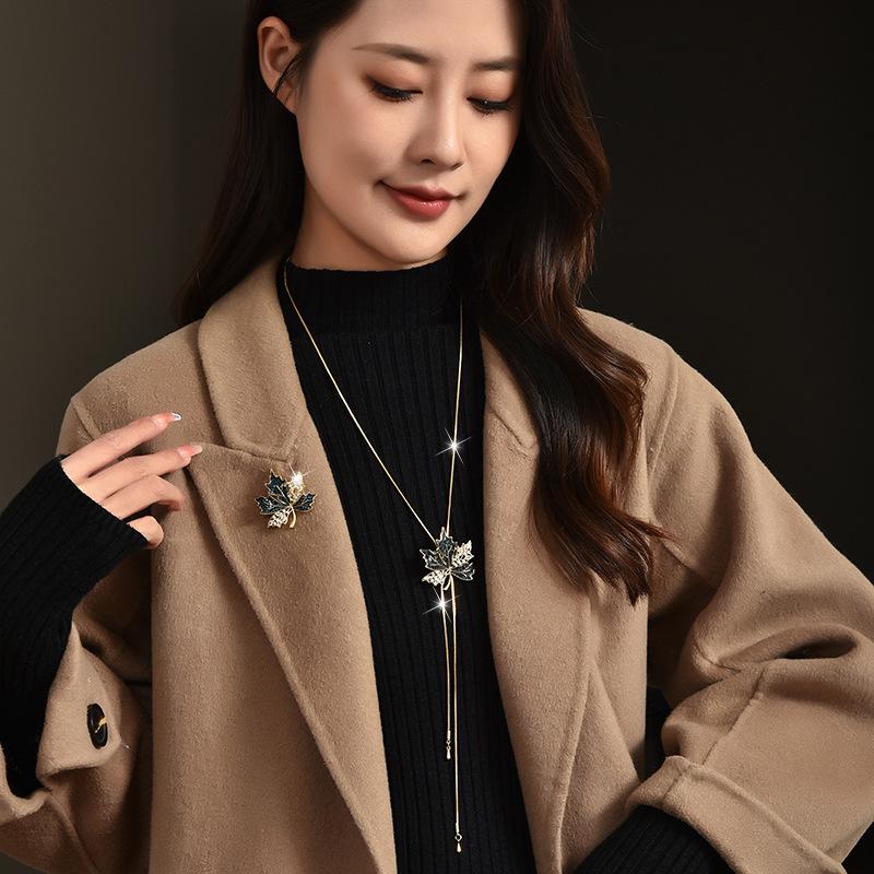 Autumn And Winter Sweater Chain Two-Color Maple Leaf Diamond-Encrusted Pull Autumn And Winter Necklace Women'S One Two-Wear Corsage