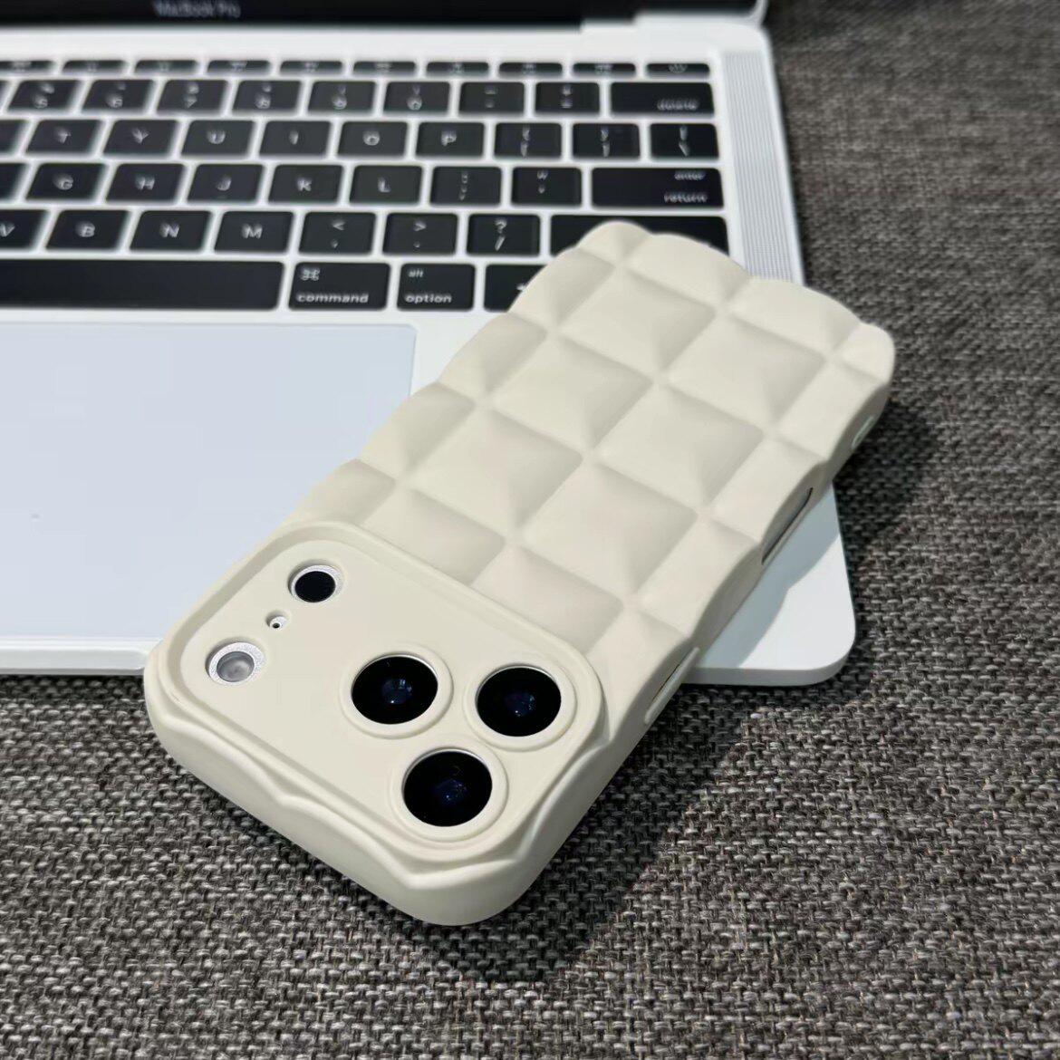 

3D Lattice Phone Case for iPhone 14/13/15/16 Pro/17 Pro Max - Simple Frosted Design iPhone 16 Pro