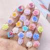 50 Stück Neue Niedliche Harz 10mm Mini Bunte Blumen Serie Flache Rückseite Maniküre Teile Verzierungen Für Haarschleifen Zubehör