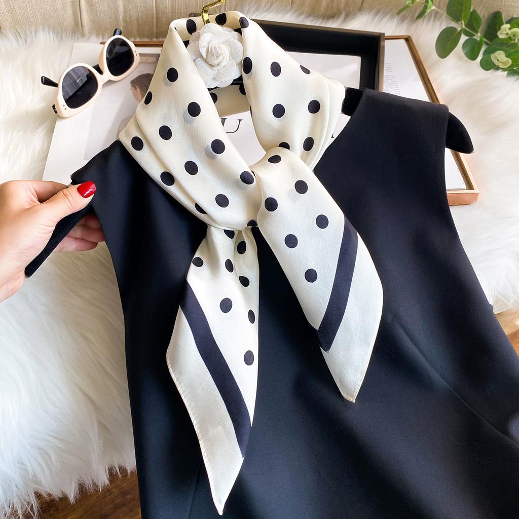 Bandanas Quadratisch 100% Seide Schal Damen Mädchen Stirnband Accessoires Taschentuch Halstuch Haarschal Modedruck Halstücher