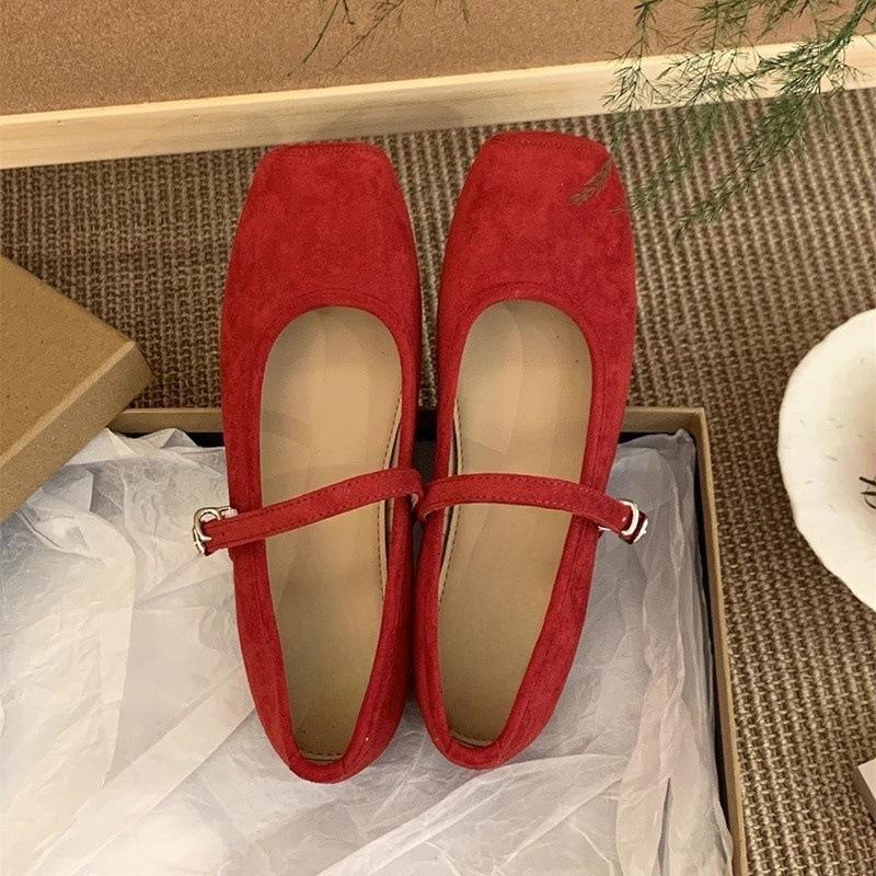 Square head shallow mouth single shoes women's spring new retro fairy gentle Doudou shoes women's flat yellow ladyshoes