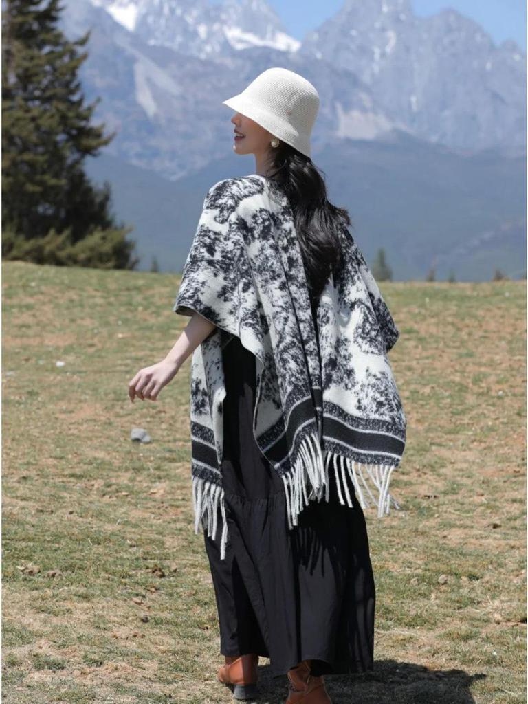 High-End Ink Painting Women's Autumn Winter Shawl Cloak - Warm Travel Cape Outerwear