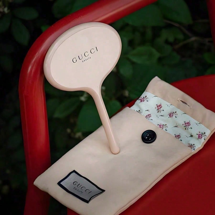 Damen-Make-up-Tasche, geeignet als Geschenk für Ihre Freundin oder Freunde. Aus pinkfarbener Leinwand gefertigt.