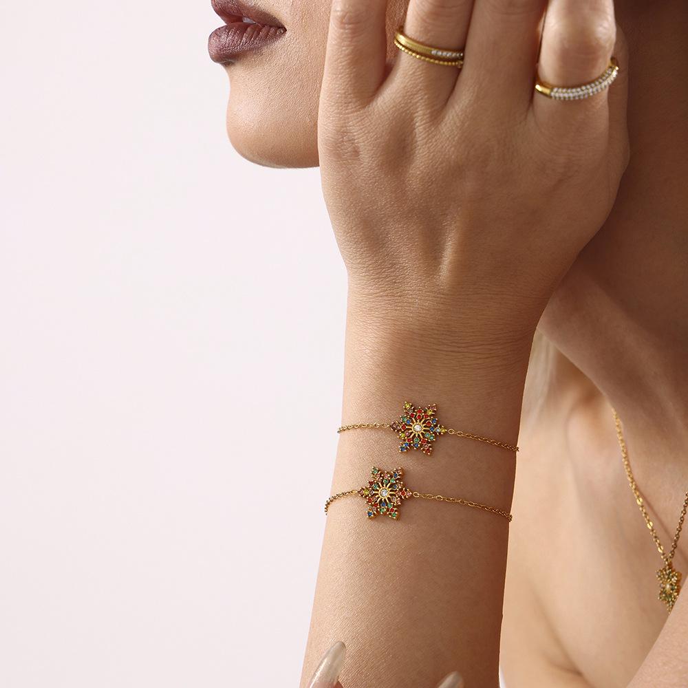 Oumeka Karácsonyi Cirkónia Hópehely Csillogó Titán Karkötő, 18K Arany PVD Bevonattal, Nem Fakuló Női Ékszer